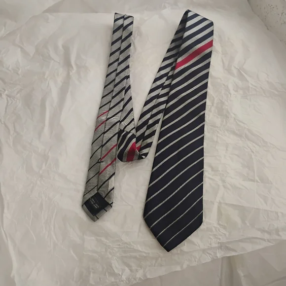 Recent Salvatore Ferragamo mens tie skinny striped